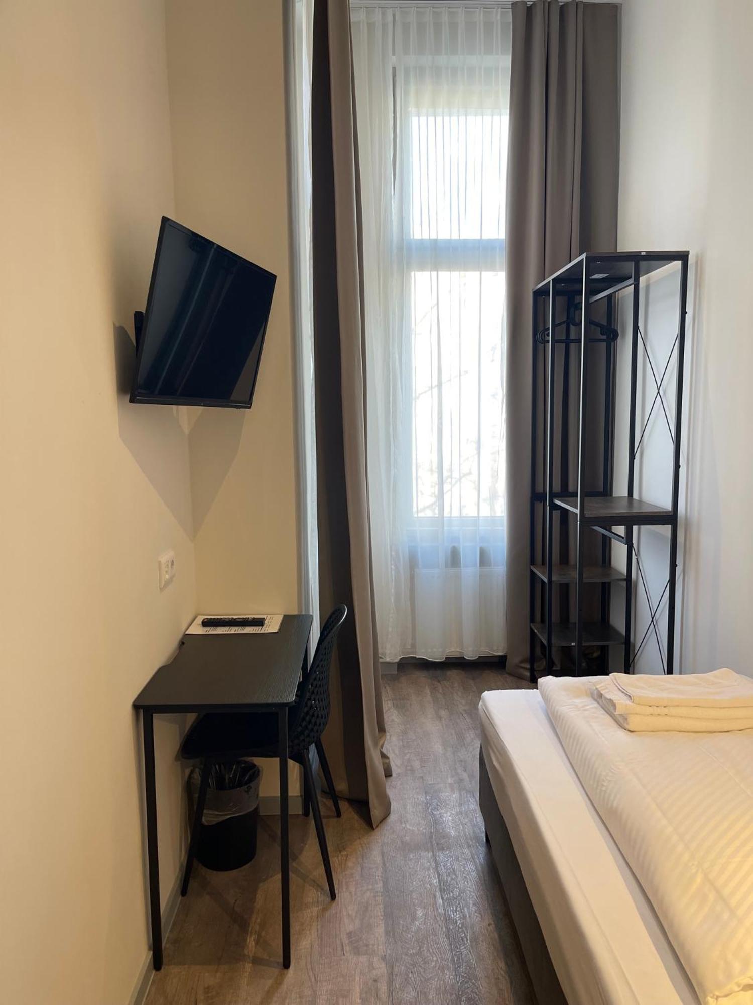 Motel Blue - Minimalist Boutique Hotel — Photos 1